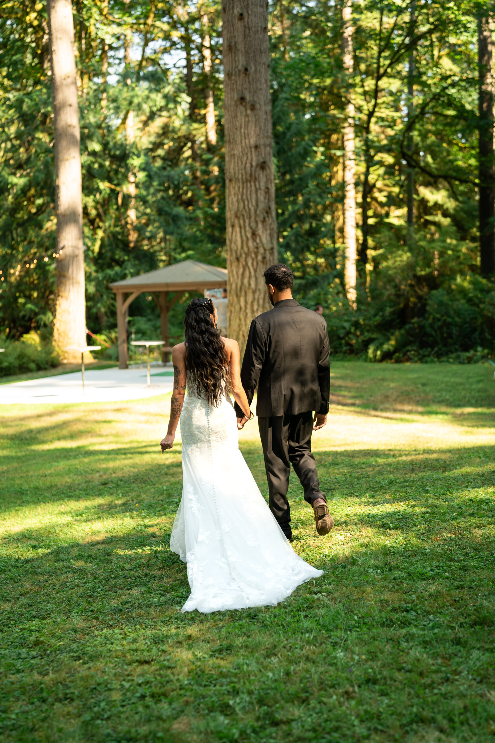 Golden light, heartfelt vows, and intentional details — this Washington wedding captured the magic of Dani & John’s day, photographed by KNCAPTURES.