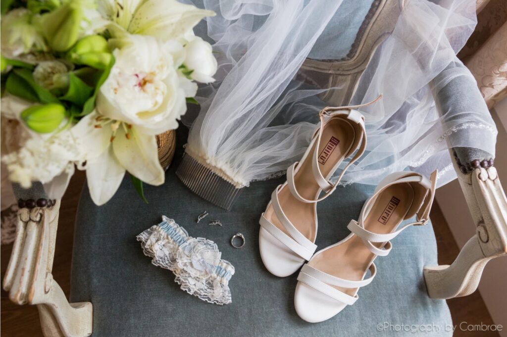 Ainsworth House and Gardens wedding in Oregon City — romantic garden venue