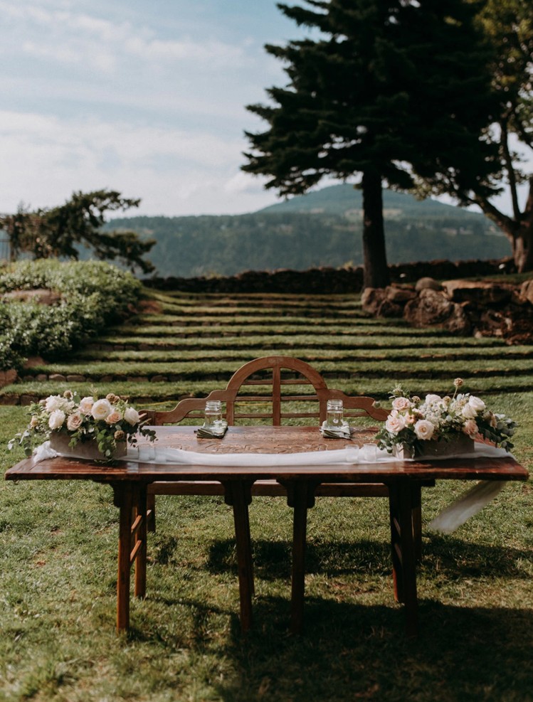 The Griffin House wedding venue in Hood River Oregon — cliffside estate with panoramic Columbia River Gorge views and sweeping lawns.
