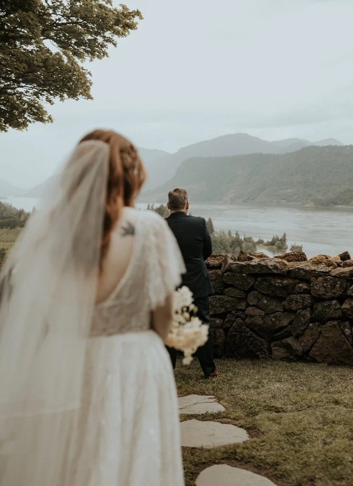 Ceremony overlooking Columbia River Gorge in Hood River Oregon