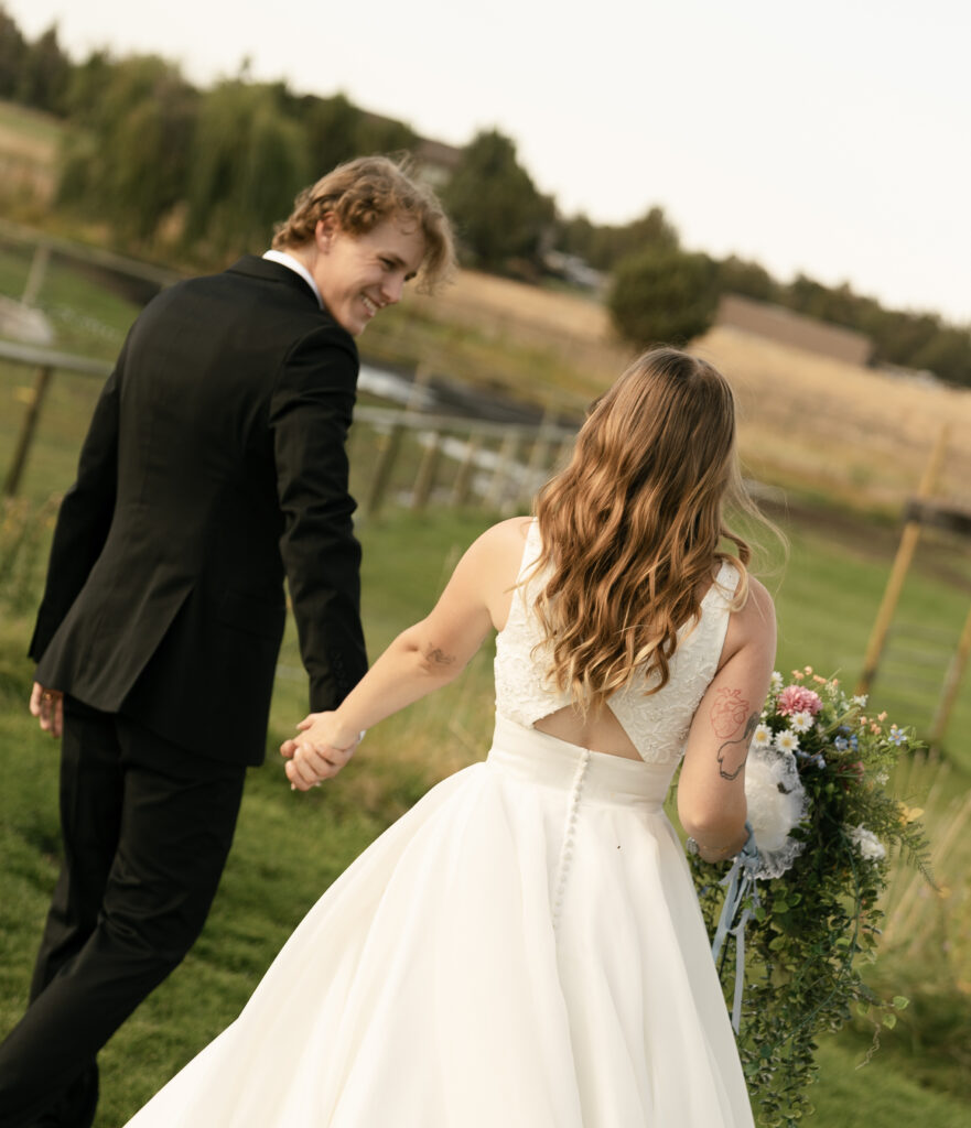 couple photos wedding bend oregon private vows and kissing wedding photography