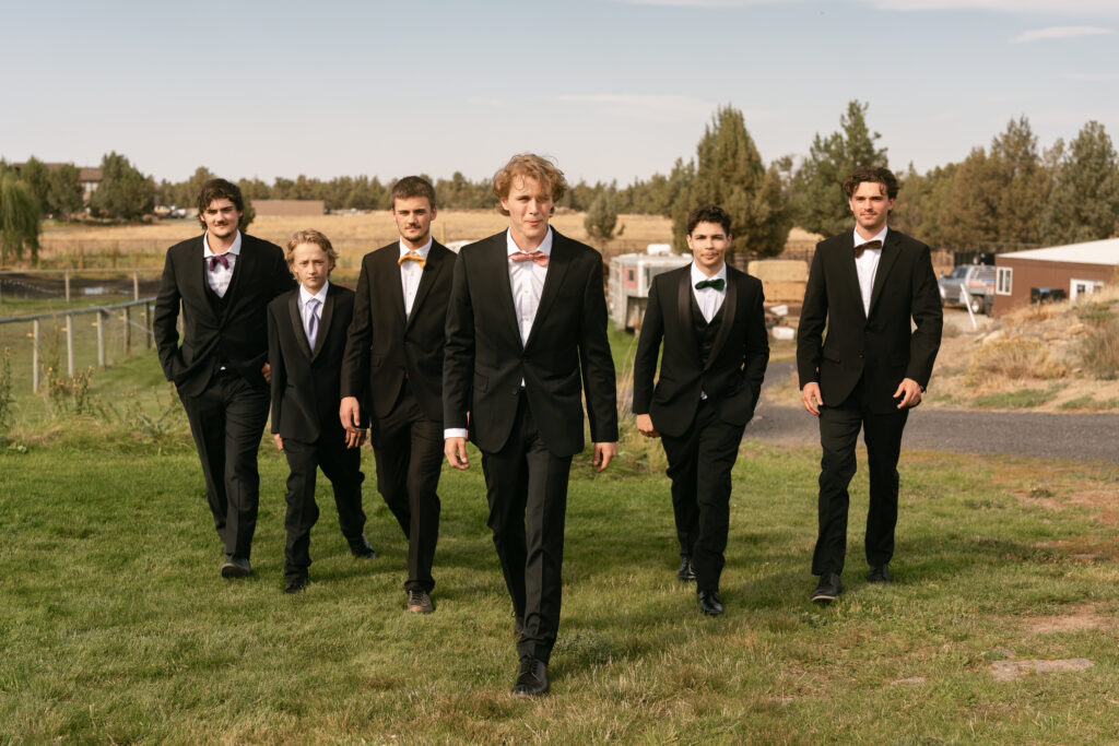 bend oregon group wedding photos