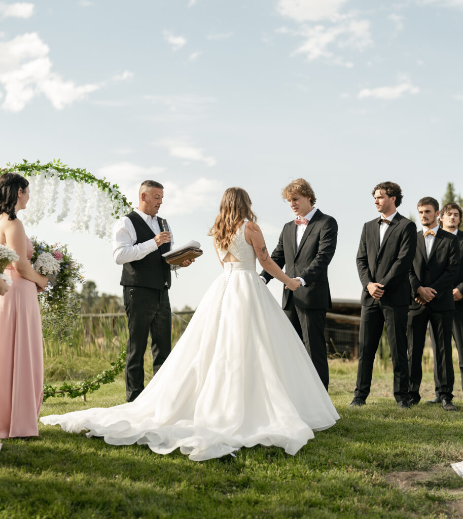 bend oregon wedding ceremony 