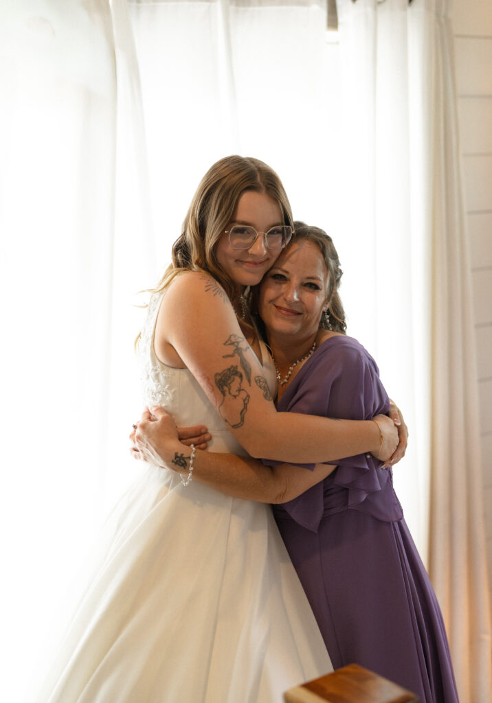 bride and mother bend oregon wedding