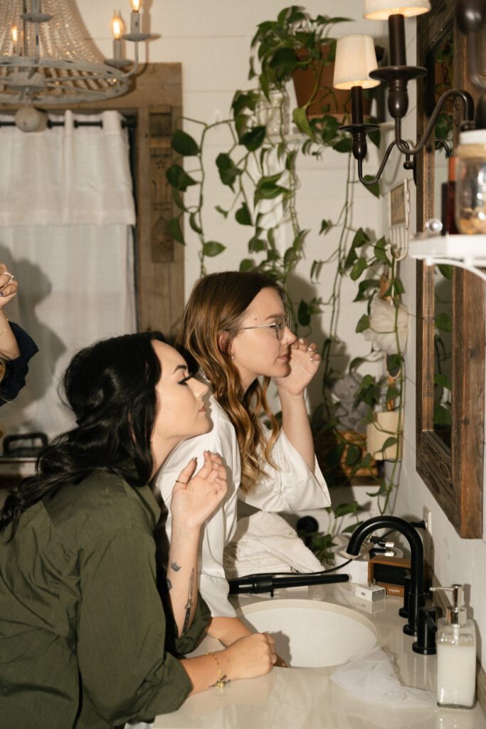 getting ready photos 
 bend oregon wedding photography