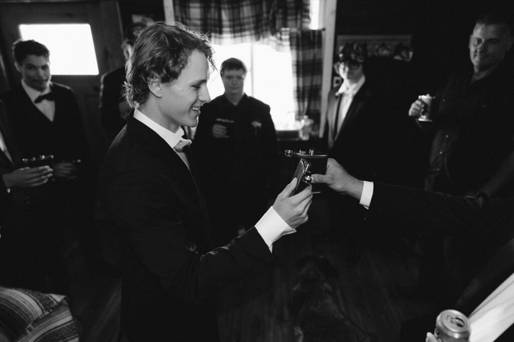 groomsmen group photo ideas bend oregon wedding photography whiskey pour