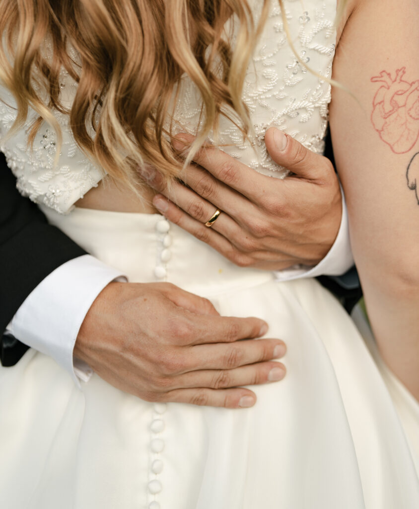 couple photos wedding bend oregon private vows and kissing wedding photography