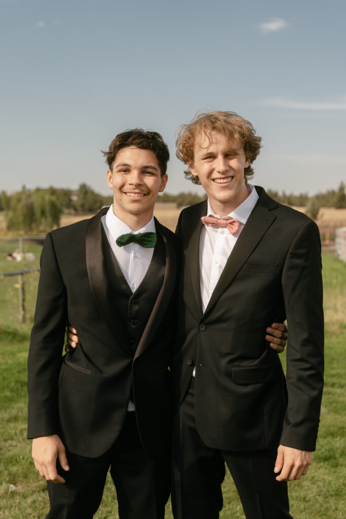 groomsmen group photo ideas bend oregon wedding photography